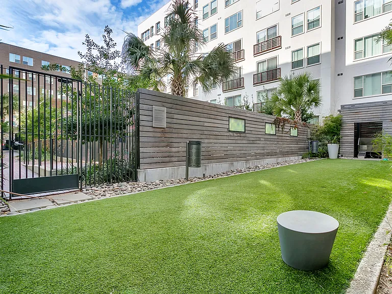 Gallery At Turtle Creek — Photo 38