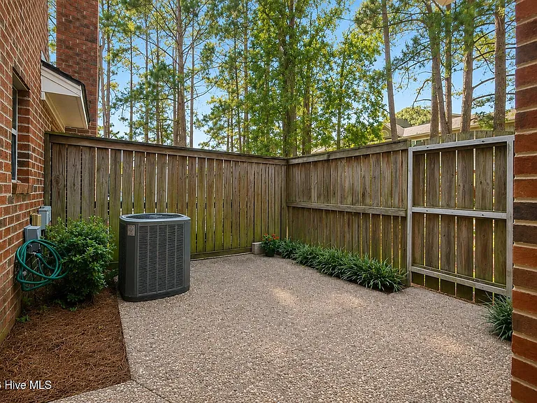 41 Upton Ct — Photo 15