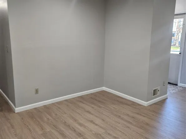 261 Larch Ln #261, Mahwah, NJ 07430