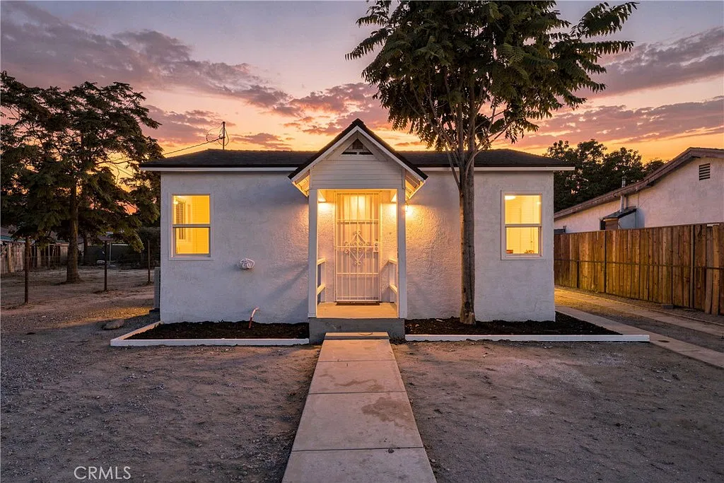 3 bed, 648 sqft, $2,900 — Photo 1