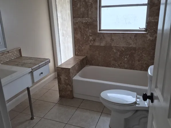 2260 Davis Blvd, Fort Myers, FL 33905