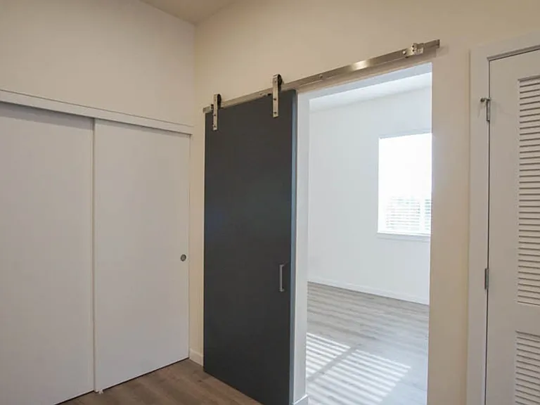 6015 S Virginia Ave #301 — Photo 9