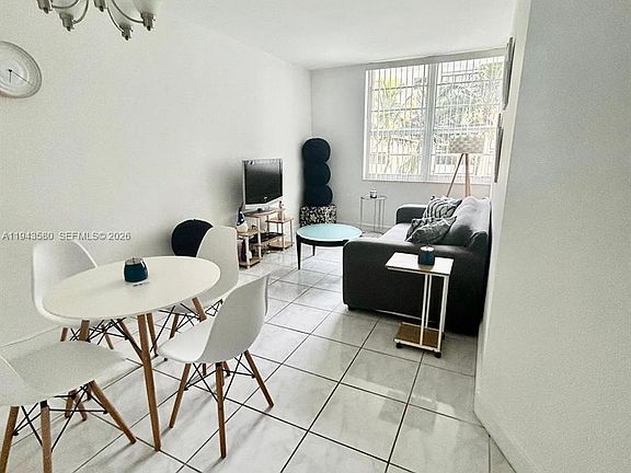 2nd image of 100 Lincoln Rd #524