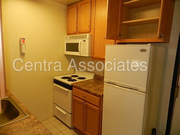 4th image of 515 S 12th St Rear 8
