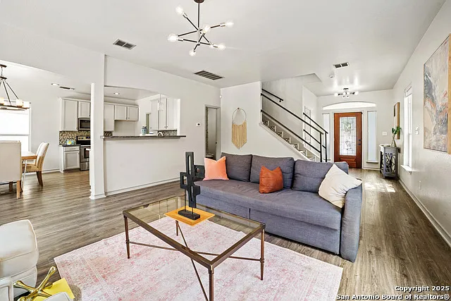 3 bed, 2.5 bath, 1955 sqft, $2,600 — Photo 2