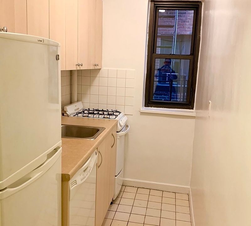 1st image of 208 E 28th St APT 4G