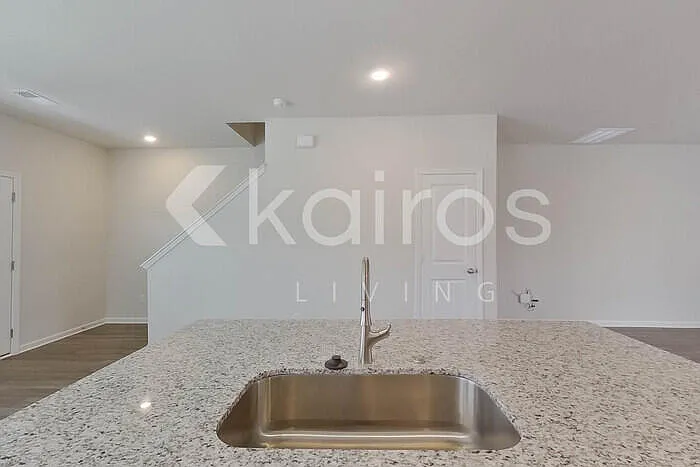 2529 Banyan Cir — Photo 6