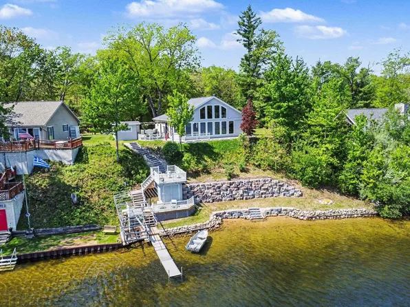 381 W Long Lake Dr, Harrison, MI 48625