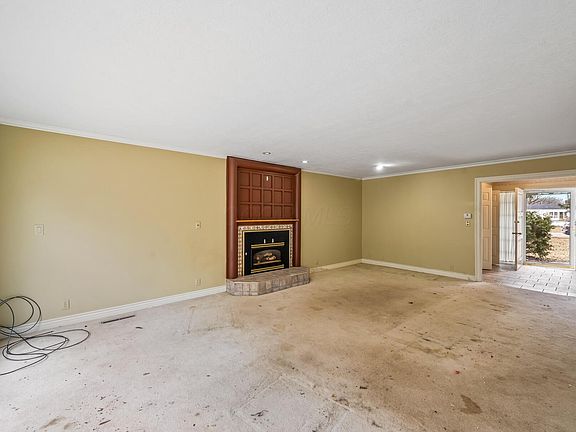 5th image of 1110 Lorraine Cir