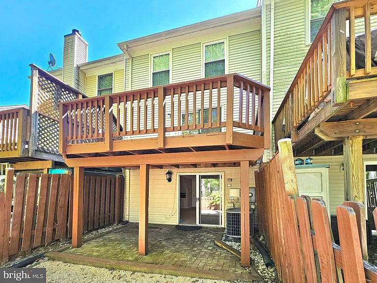 7664 Northern Oaks Ct — Photo 24