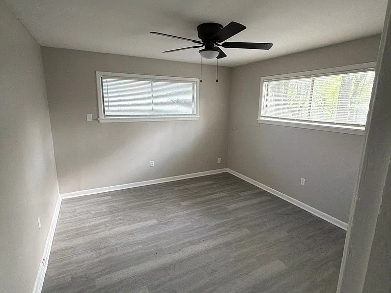 228 Catalina Cir — Photo 5