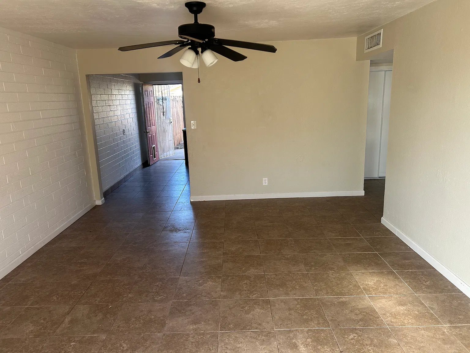 2 bed, 1000 sqft, $1,400 — Photo 2