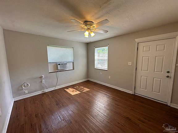 3rd image of 4 Rowland Ct