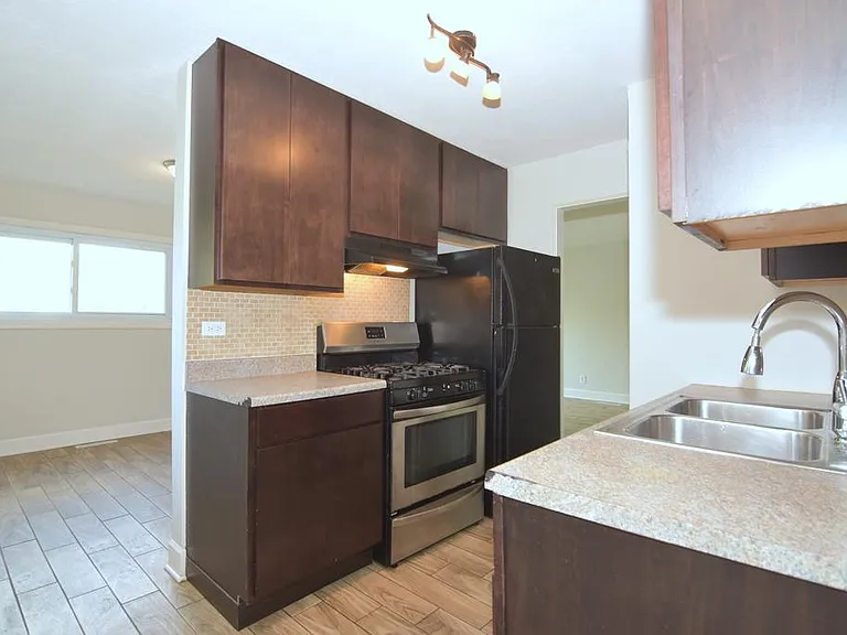 116 Center Rd — Photo 2