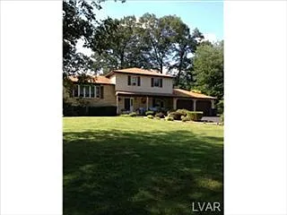 1073 Linwood Ave photo 1