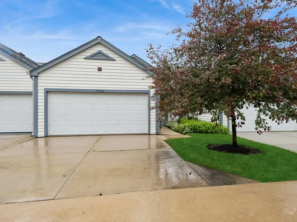 1520 Queen Ann Ln, Gurnee, IL 60031