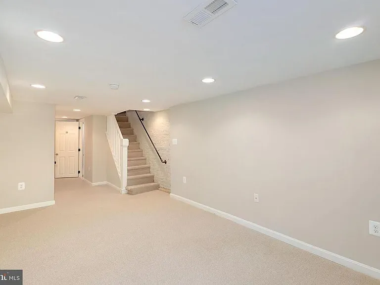 29 N Curley St — Photo 11