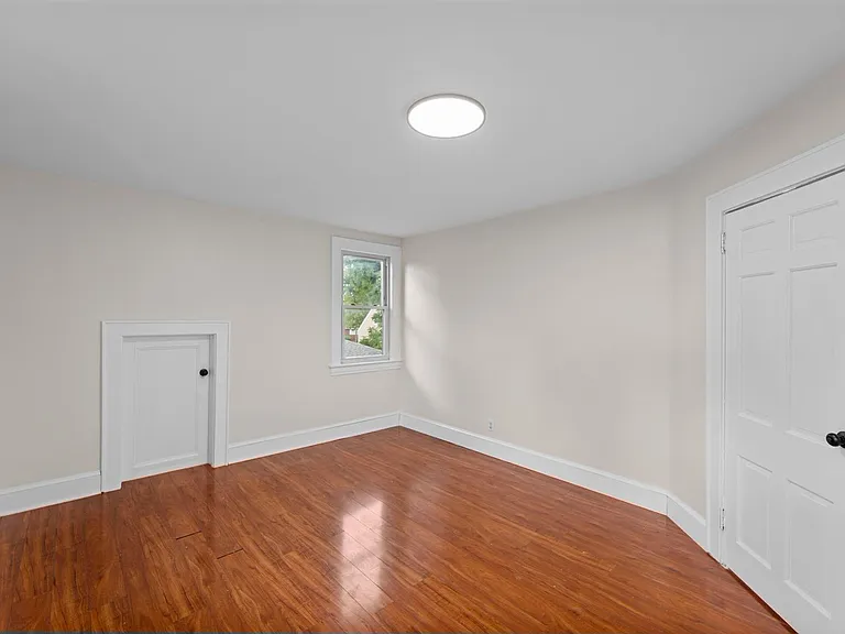 2215 N Wood Ave — Photo 14