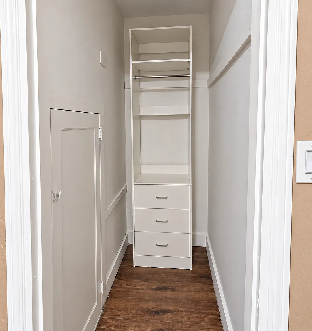 1 bed, 3893 sqft, $1,200 — Photo 2