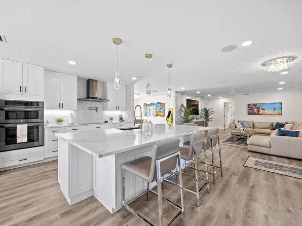 526 Linnet Cir, Delray Beach, FL 33444
