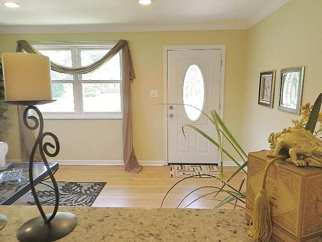 Updated Rambler Close To METRO, Parks, Shopping, & More — Photo 4