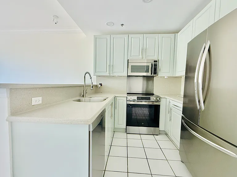 98 Southfield Ave #105 — Photo 6