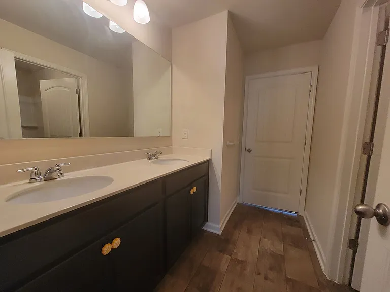 5150 Amberland Sq — Photo 13