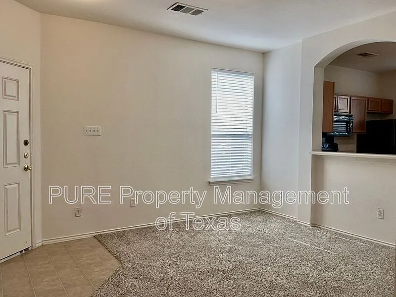 3 bed, 2.5 bath, 1296 sqft, $1,650 — Photo 4