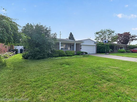 3rd image of 34294 Greentrees Rd