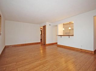 1221 W Washington St APT 9, Springfield, IL 62702
