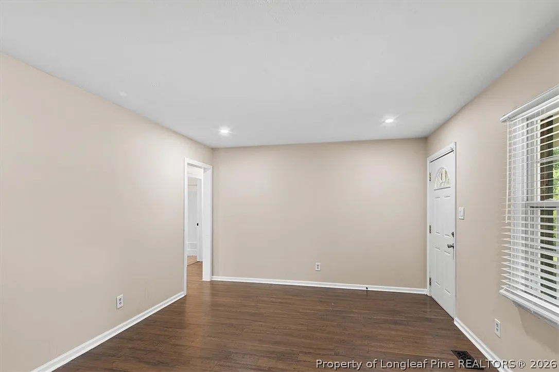 3 bed, 2.0 bath, 1189 sqft, $1,695 — Photo 4