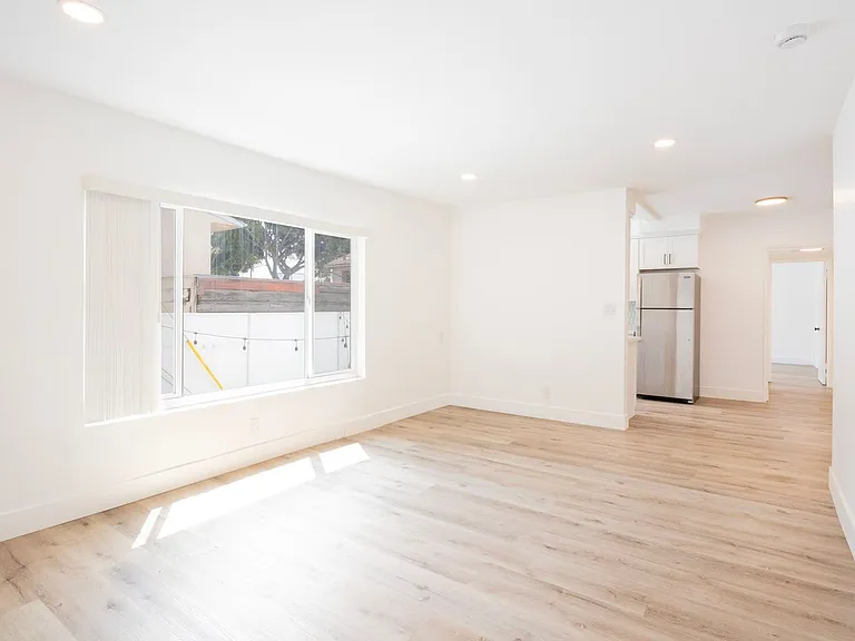 904 N Sierra Bonita Ave — Photo 12