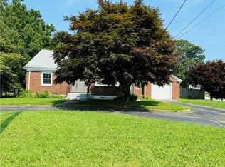 30 Hobart St, Westerly, RI 02891