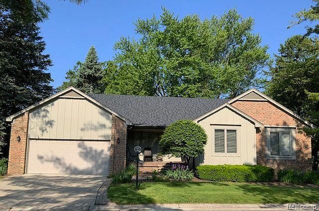 1st image of 995 Stratford Pl