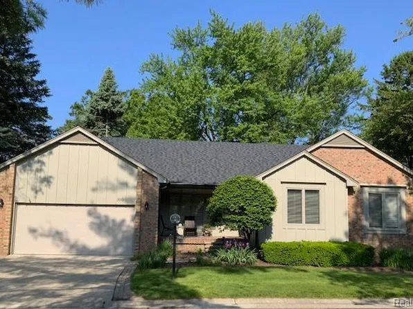 995 Stratford Pl, Bloomfield Hills, MI 48304