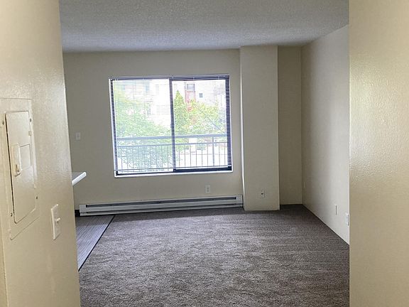 4th image of 4131 11th Ave NE #103