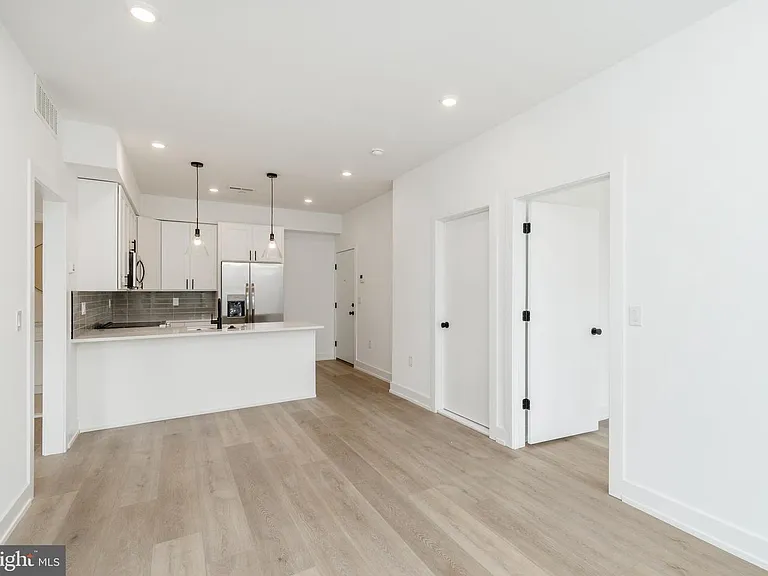 2002 Frankford Ave #201 — Photo 9