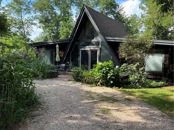 14 Buoy St, Jamestown, RI 02835