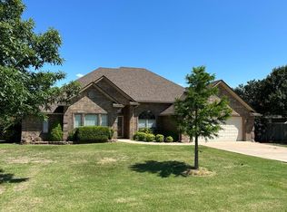 117 NW Valleybrook Dr, Lawton, OK 73505