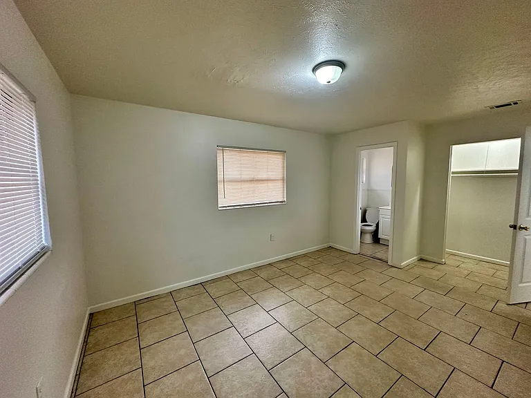 1317 Cambridge Dr — Photo 12