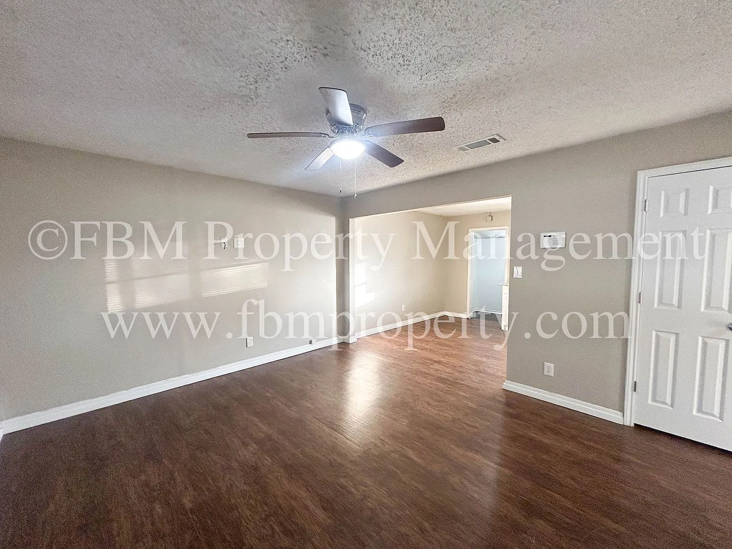 1312 Shawnee - Cozy 3 Bedroom, 1 Bathroom Home on a Corner Lot in Ennis, TX! — Photo 4