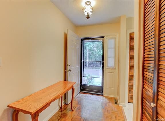 3rd image of 805 Greenwood Dr