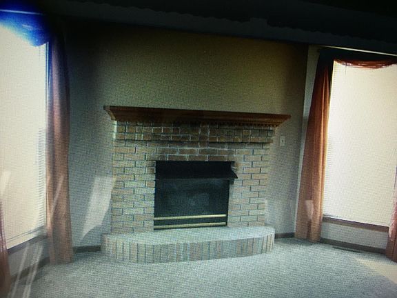2nd image of 674 Greenbriar Ct