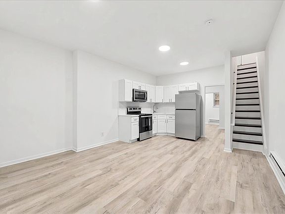 3rd image of 2561 N Patton St