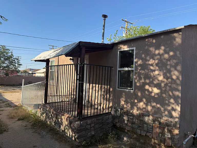 2954 Desert St #B — Photo 2