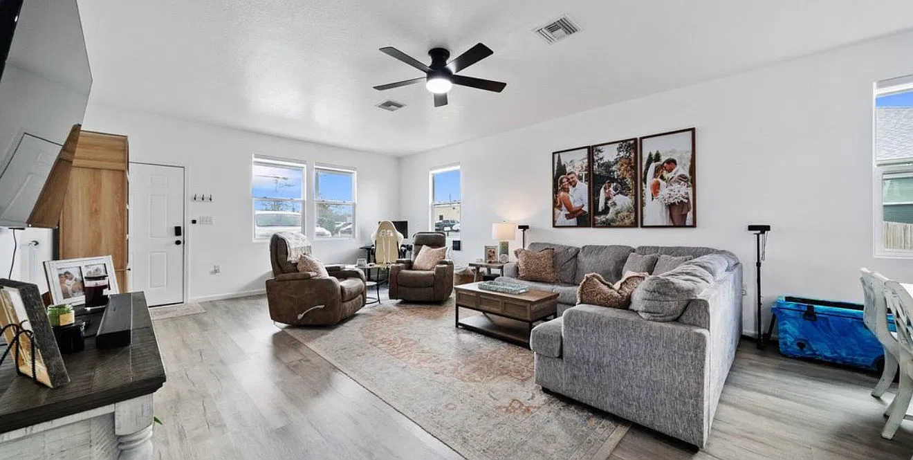 3 bed, 1484 sqft, $2,200 — Photo 3