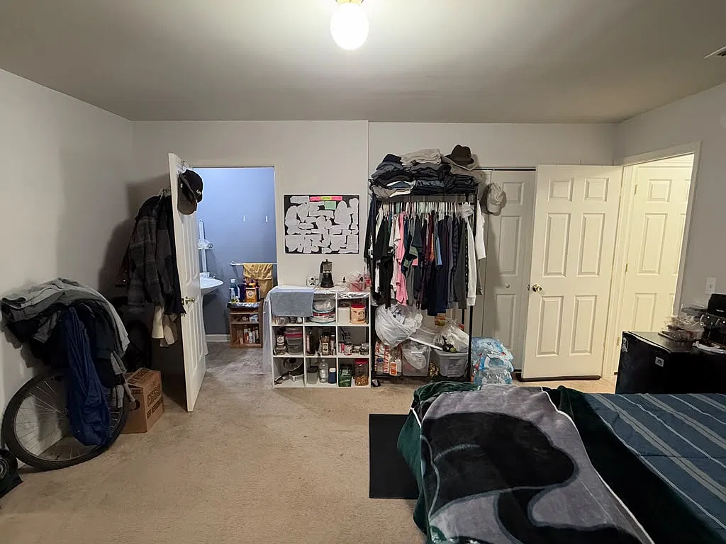 3 bed, 4.0 bath, 1938 sqft, $2,450 — Photo 3