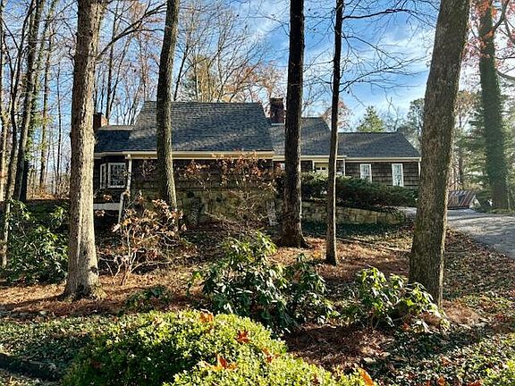 4th image of 1110 Applewood Cir