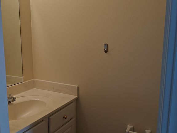 5th image of 578 Foxdale Pl
