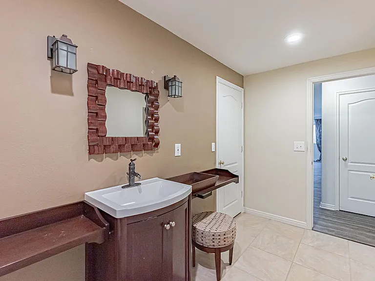 3915 Woodhaven Ln — Photo 34